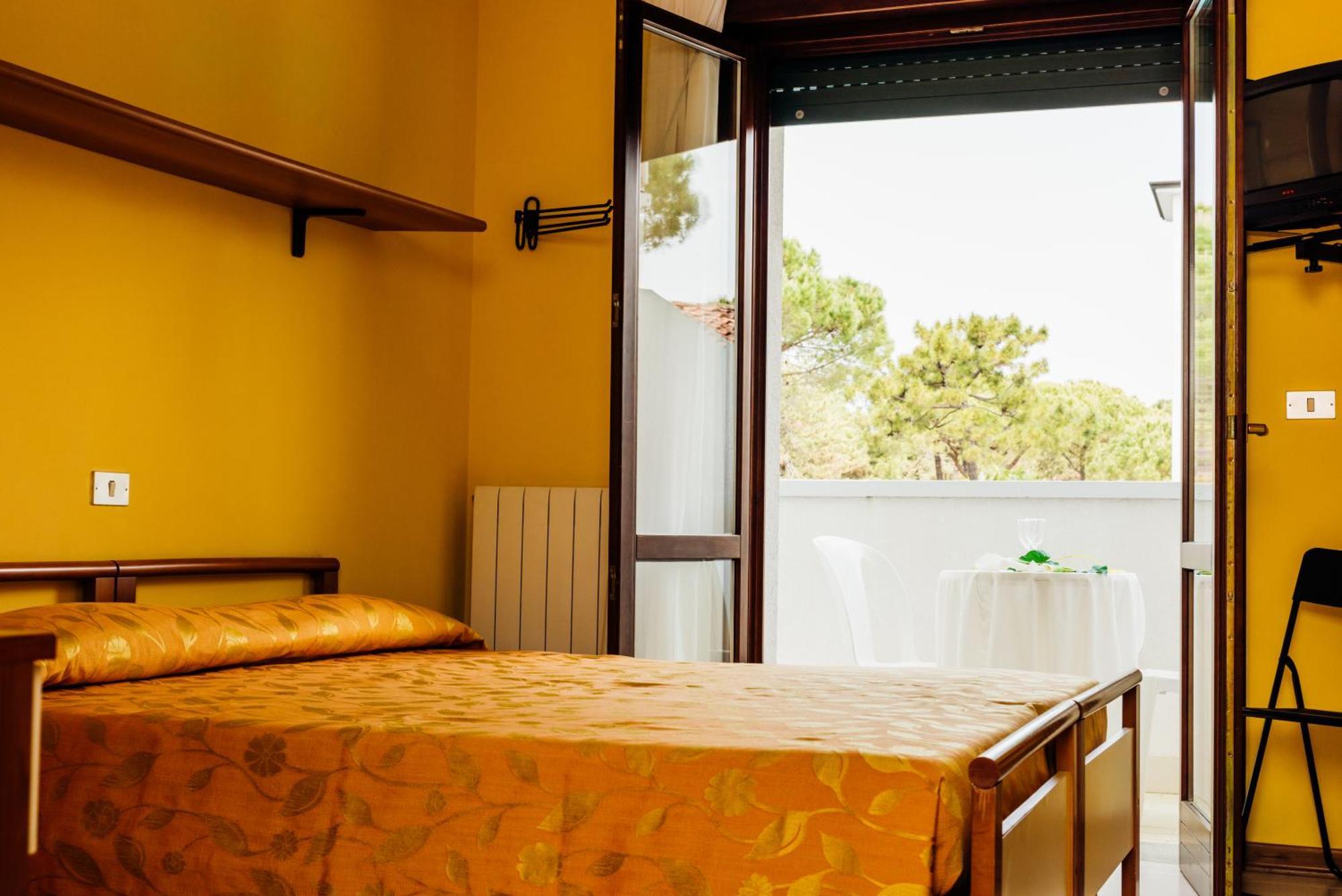 Hotel Rosa Dei Venti Линяно Сабиадоро Стая снимка